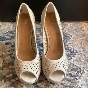 APT 9 ivory peep toe HIGH heels size 9